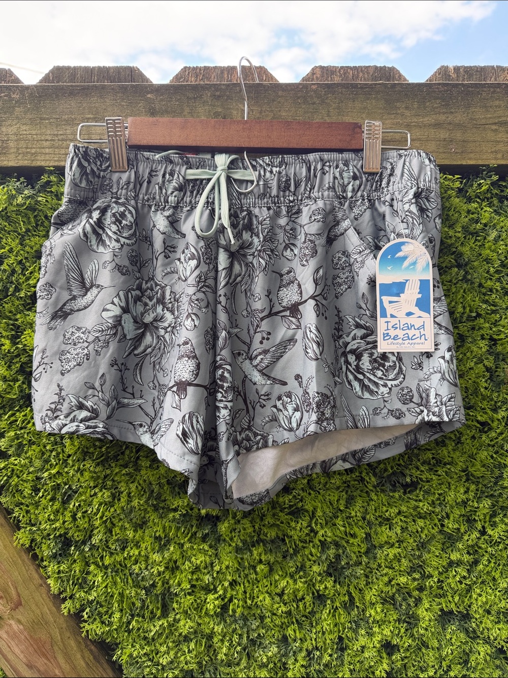 Island Beach Gray Floral Bird Print Women's Shorts NWT
